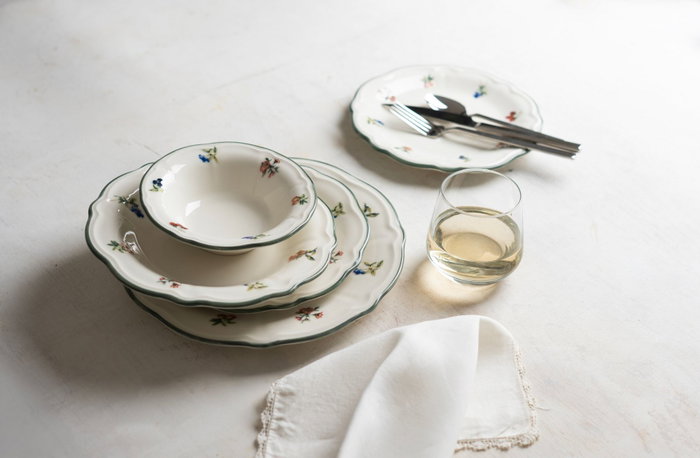 Hermia Juego de Cena Vintage Rose de 24 Piezas en Porcelana Hermia Juego de Cena Vintage Rose de 24 Piezas en Porcelana